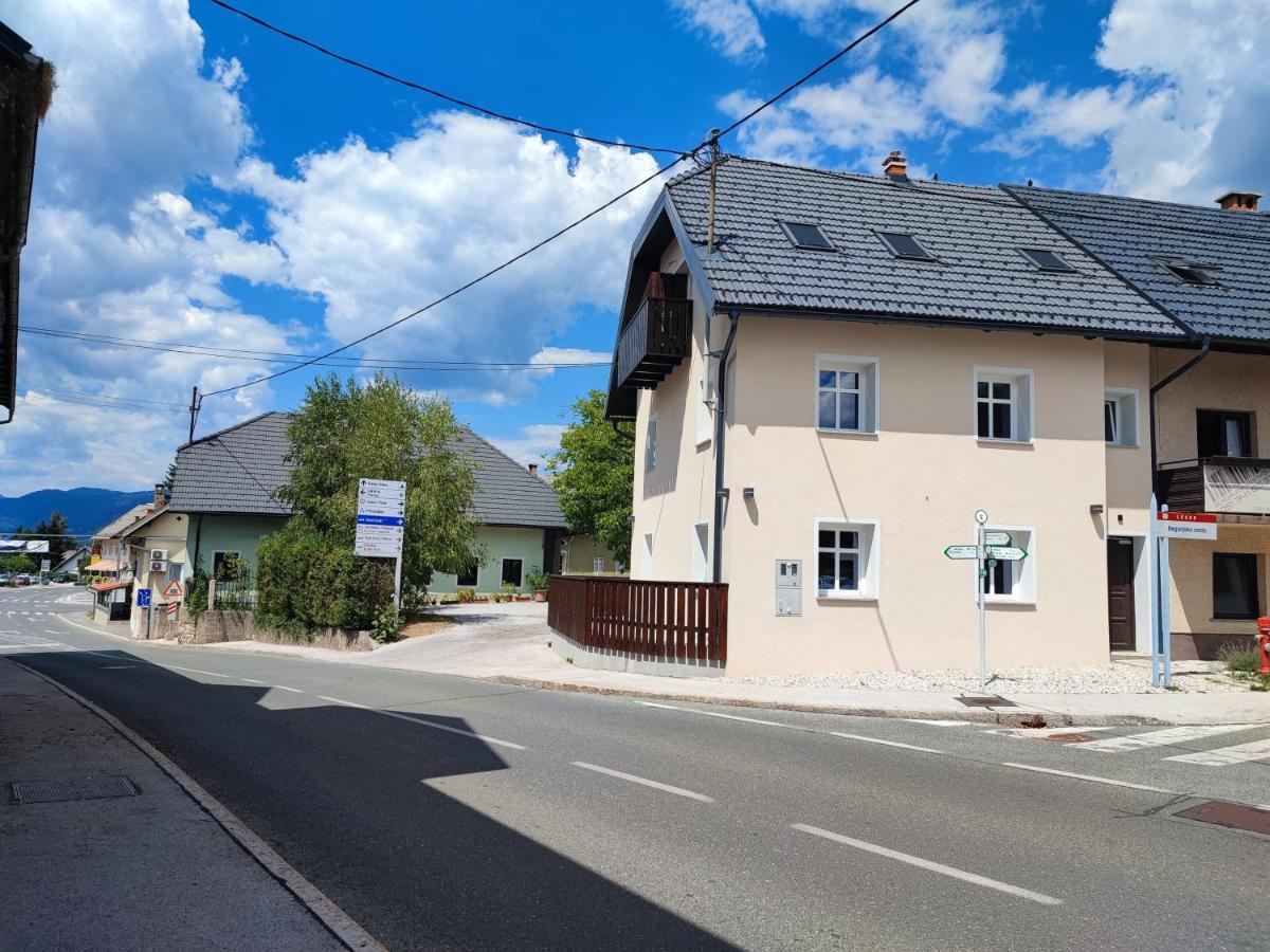 Corner House Apartments Near Lake Bled Radovljica Exterior photo